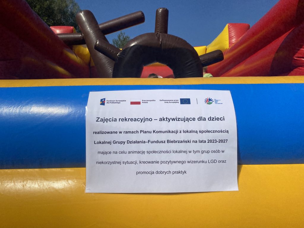 Zdjęcie przedstawia plakat informujący o dofinansowaniu zajęć dla dzieci ze środków Unii Europejskiej.
